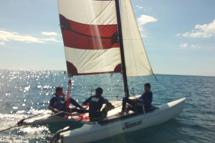 Turning in catamaran hobie cat 15 light sail