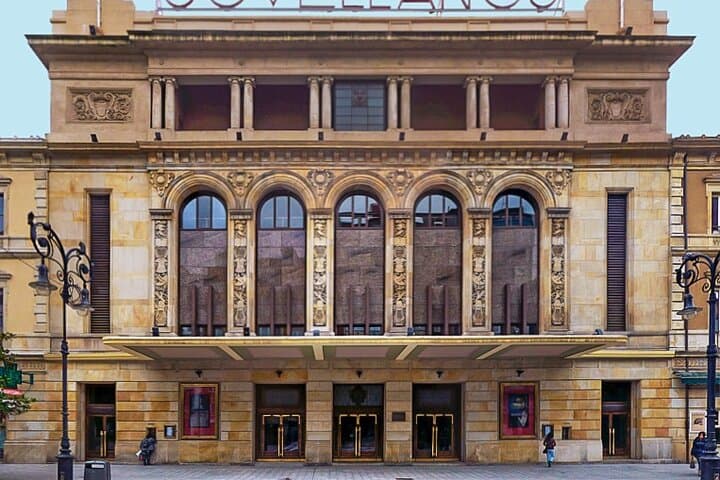 Gijon Highlights - Art, History & Seaside Life in Cimadevilla