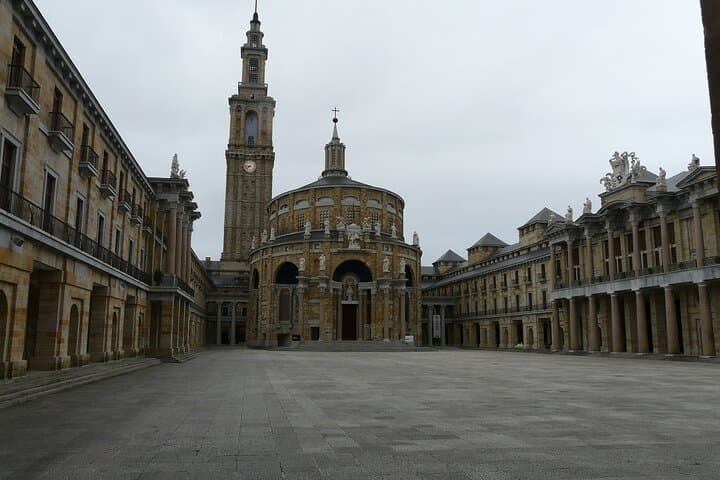 Gijon Highlights - Art, History & Seaside Life in Cimadevilla