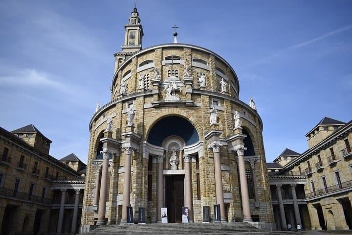 Gijon Highlights - Art, History & Seaside Life in Cimadevilla