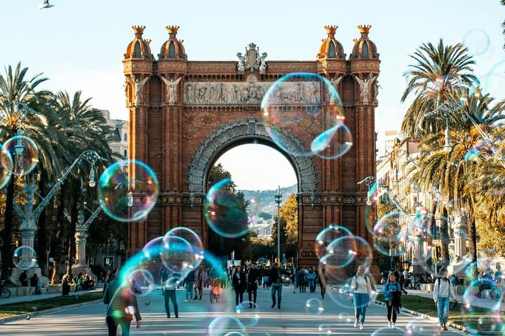 Timeless Elegance Photoshoot at Arc de Triomf