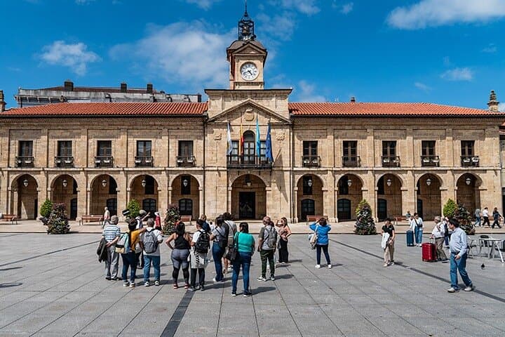 Day trip to Luarca, Cudillero and Avilés from Oviedo and Gijón