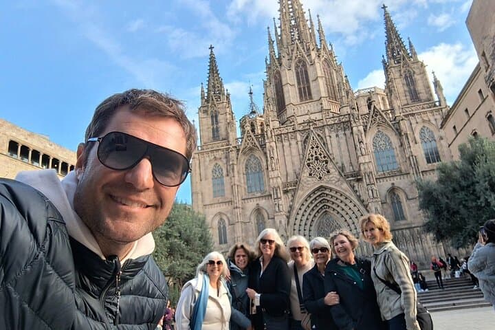 Best of Barcelona: Sagrada Familia & Park Guell Tour with Pick-up