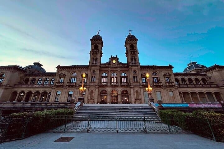 San Sebastian Interactive City Tour