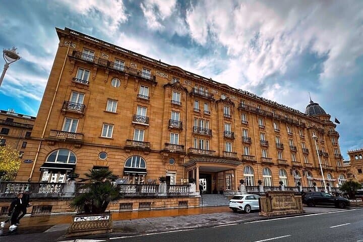 San Sebastian Interactive City Tour