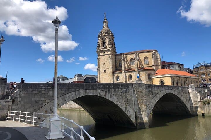 e-Scavenger hunt Bilbao: Explore the city at your own pace