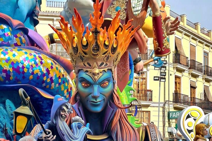 Inmerse yourself in the magic of Fallas Festival in Valencia