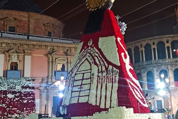 Inmerse yourself in the magic of Fallas Festival in Valencia