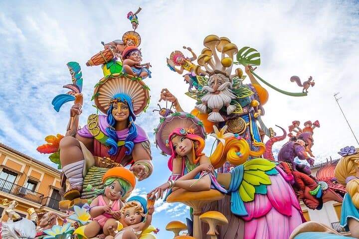 Inmerse yourself in the magic of Fallas Festival in Valencia