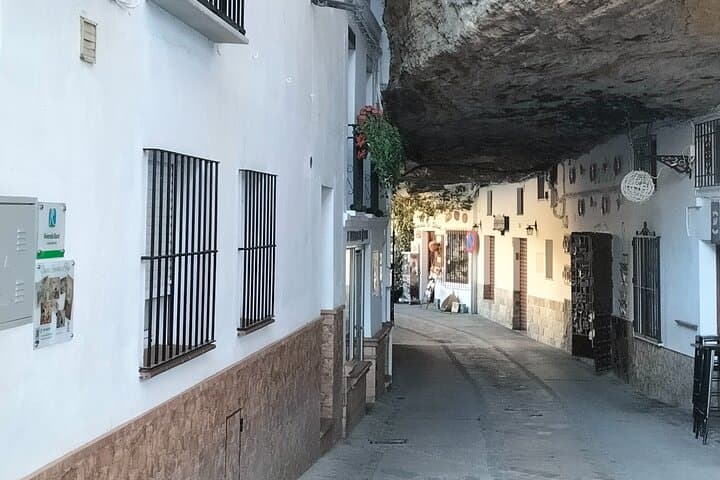 Caves of Shadow, Setenil of the Wineries