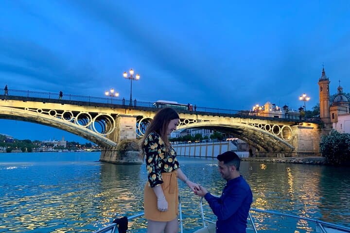 Romantic boat ride 90 min with Möet Chandon