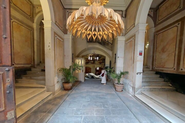 Barcelona Old City and Hidden Gems Private Walking Tour