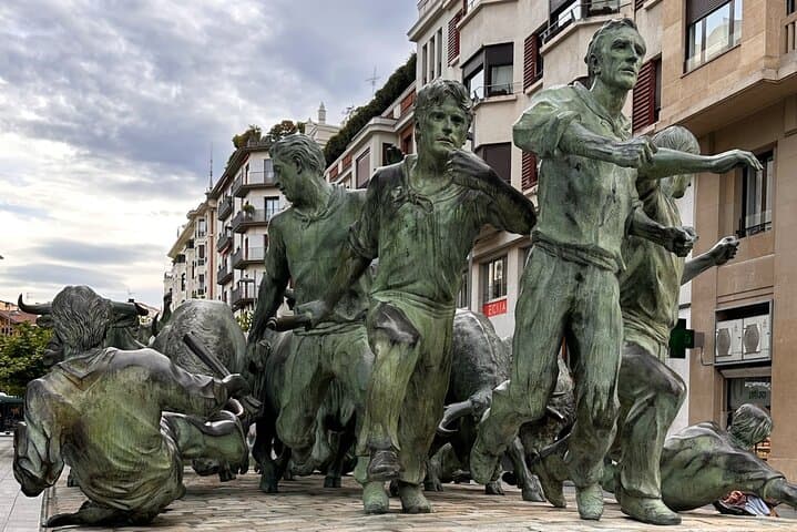 Pamplona Self-Guided City Walking Tour & Scavenger Hunt