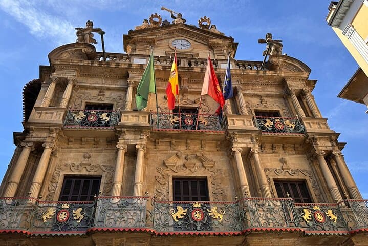 Pamplona Self-Guided City Walking Tour & Scavenger Hunt