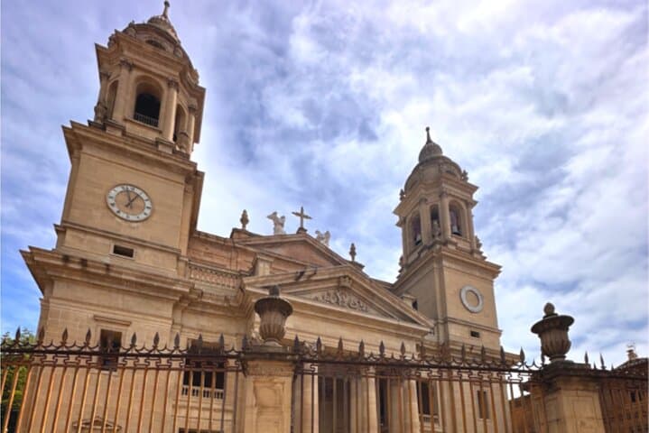 Pamplona Self-Guided City Walking Tour & Scavenger Hunt