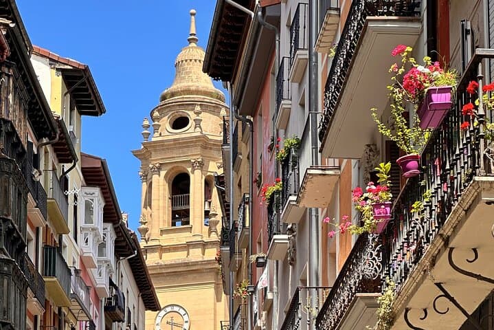 Pamplona Self-Guided City Walking Tour & Scavenger Hunt