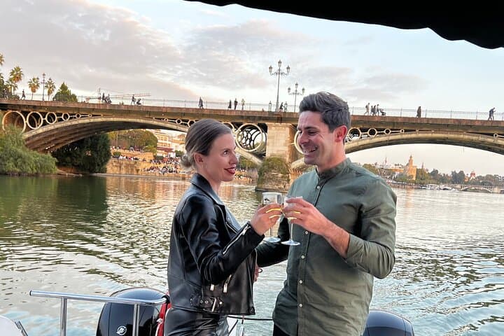 Romantic boat ride 90 min with Möet Chandon