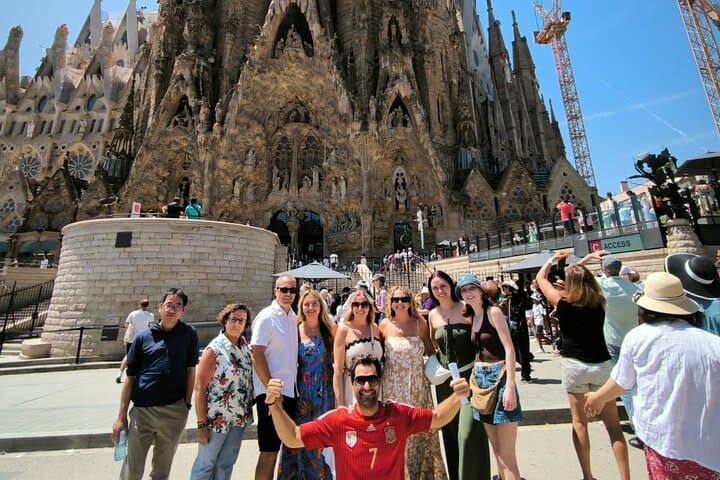 Barcelona Highlights Small Group Tour with Hotel Pick Up