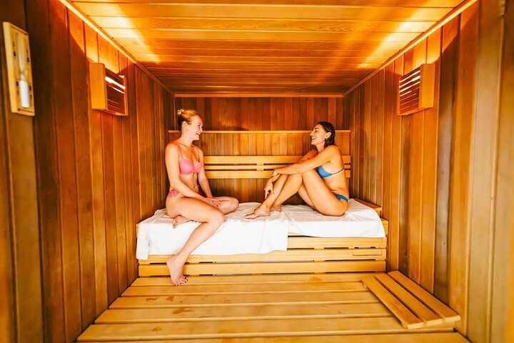 Two guests enjoy the facilities of Callao Spa & Wellness