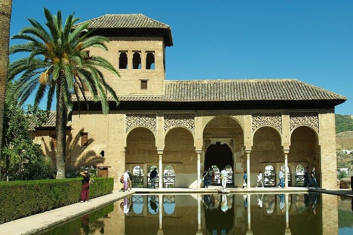 Private Tour Alhambra for Groups of Friends or Families