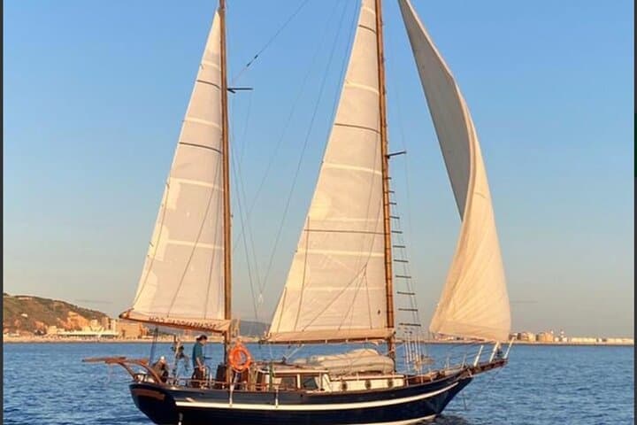 Sail tour tapas day charter boat trip private sailing pirate