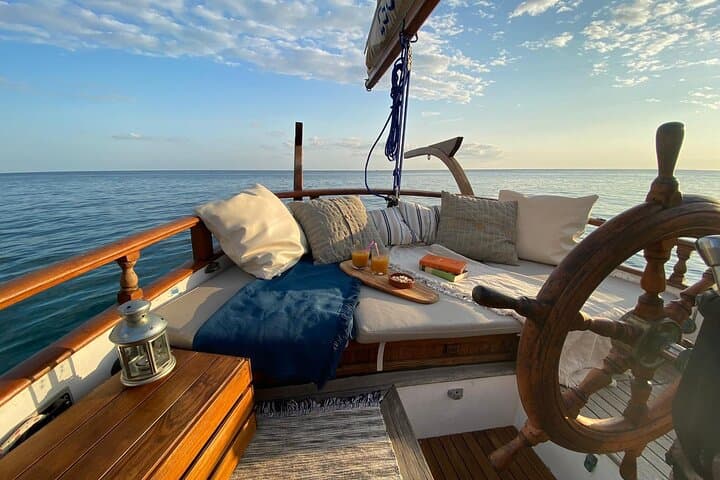 Sail tour tapas day charter boat trip private sailing pirate