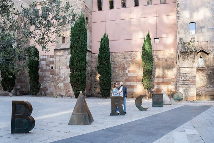 Barcelona Gothic Quarter Self-Guided Tour: Hidden Skull Route