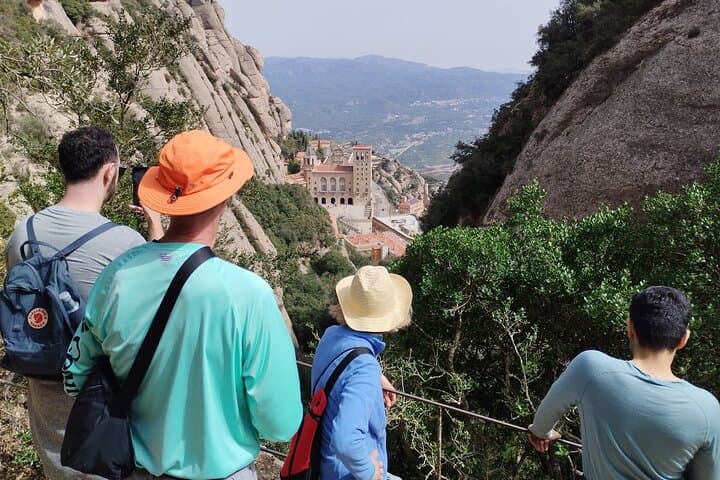 Private Tour to Montserrat with a specialized local guide