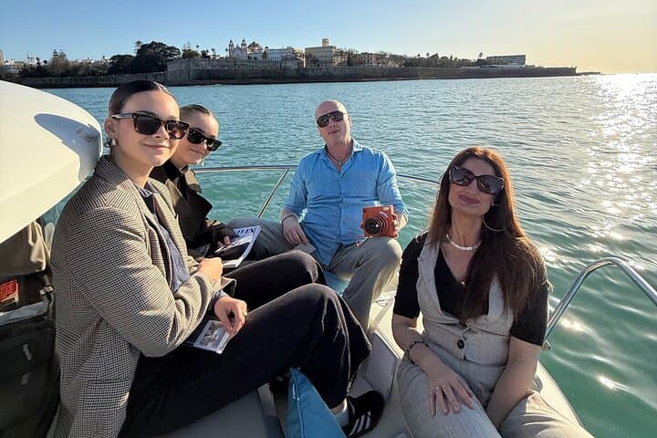 Aperitif by boat by the Bay of Cadiz
