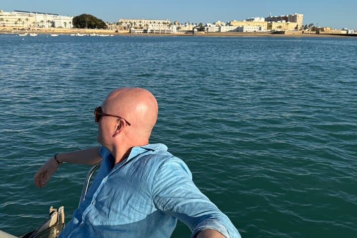 Aperitif by boat by the Bay of Cadiz