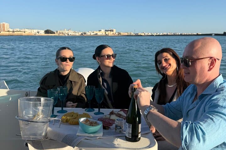 Aperitif by boat by the Bay of Cadiz