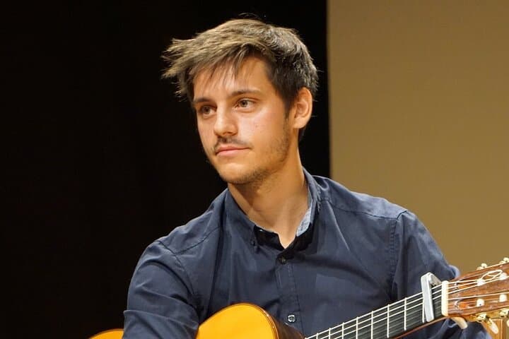 Álvaro Muñoz is a professor at the Conservatory with a degree in classical guitar and composition. He has a unique personality and his guitar touch is clean and concise.