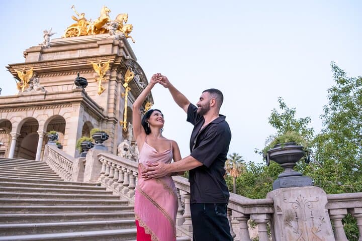Barcelona: Private Photoshoot in Ciutadella Park with Ami