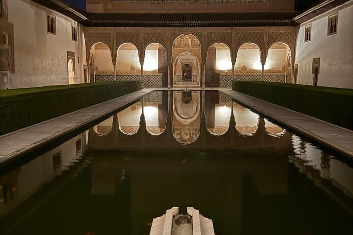 Alhambra Night Tour with tickets included