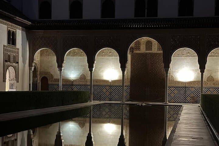 Alhambra Night Tour with tickets included