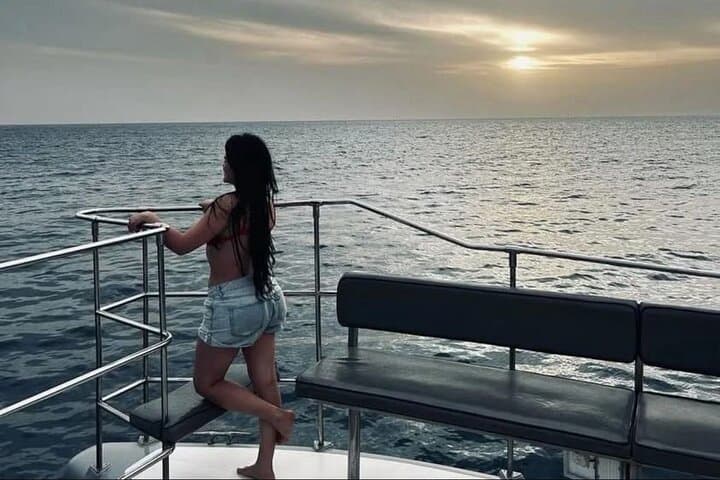 CATAMARAN OCEAN CRUISE TOUR, Food & Drinks included!