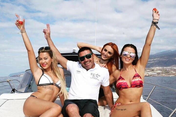 PRIVATE YACHT CHARTER VOYAGE, Food & Drinks included!