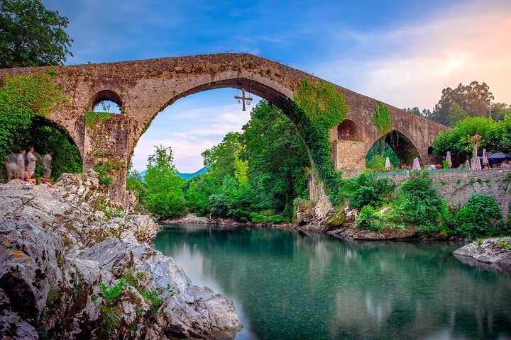 Excursion to the Lakes and Covadonga from Cangas de Onís
