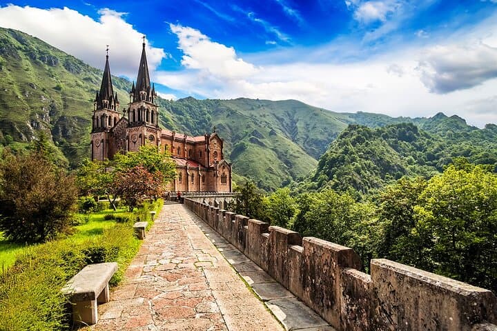 Tour to Lakes of Covadonga, Onís Cangas and Ballasts from Gijón