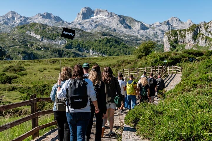 Lakes of Covadonga, Onis Cangas and Ballasts Tour from Oviedo