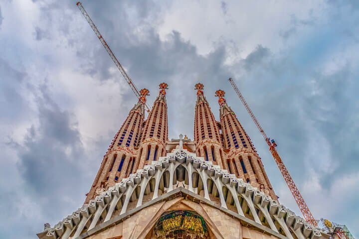 Barcelona La Sagrada Familia Guided Tour with Tickets