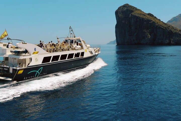 Boat along the Tramuntana coast
