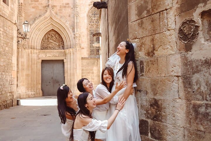 Professional Photoshoot Tour - Barcelona's iconic locations