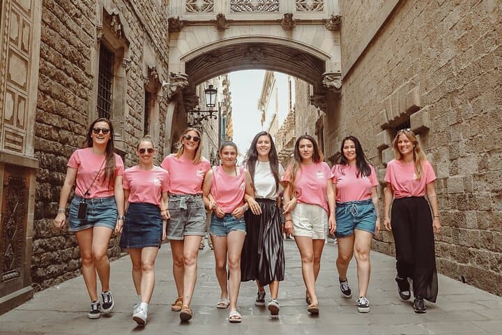 Professional Photoshoot Tour - Barcelona's iconic locations