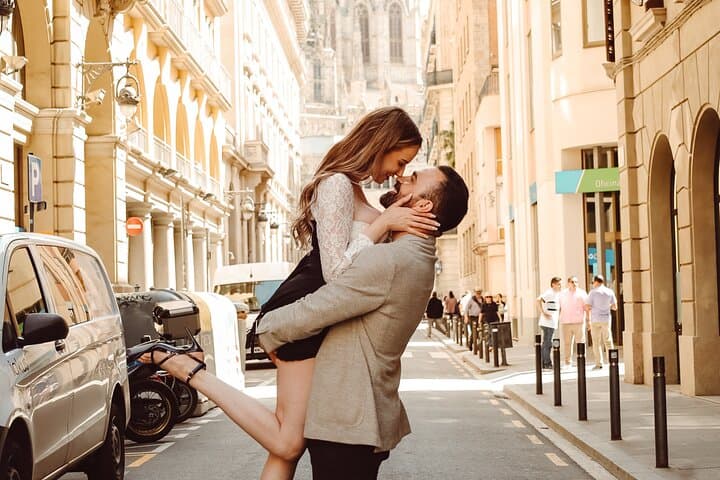 Professional Photoshoot Tour - Barcelona's iconic locations