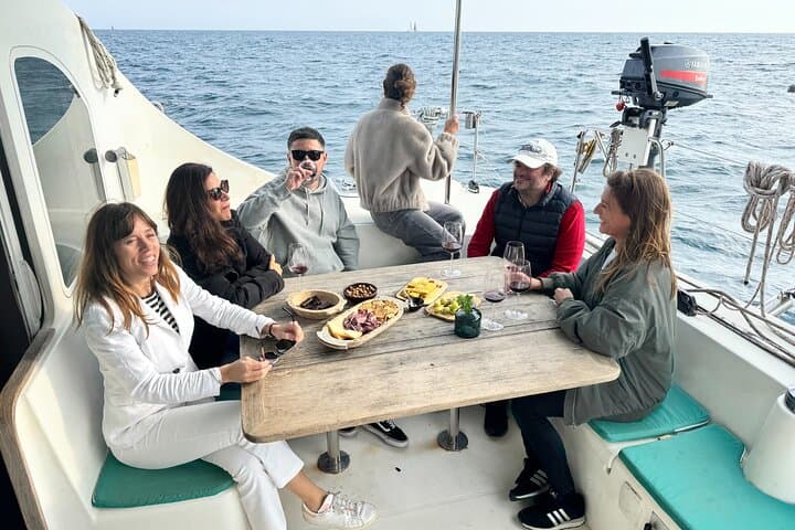 Barcelona Small Group Trip by Catamaran w Tapas, Cava and Sunset