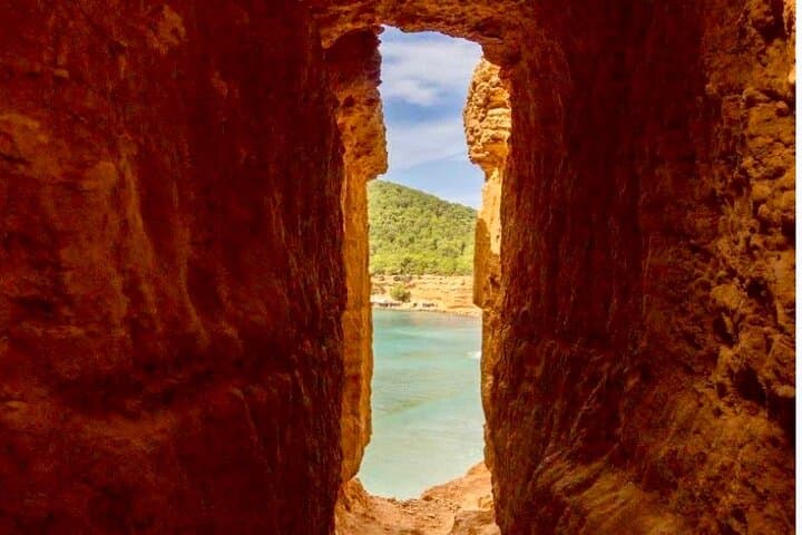 Ibiza half-day tour: Iconic photo spots with transportation
