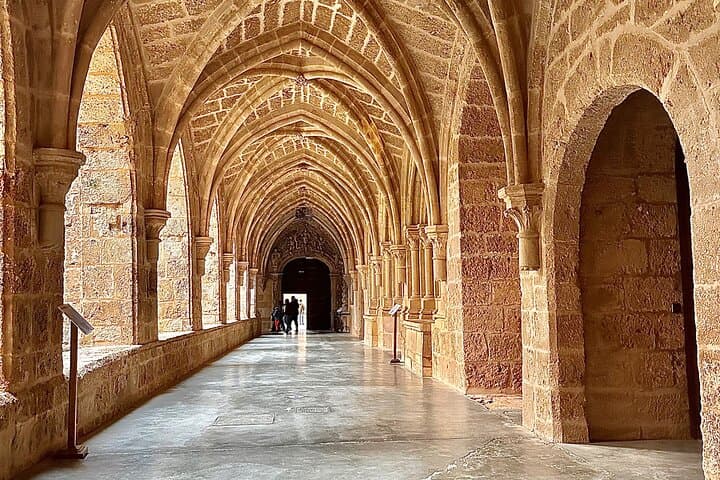 Explore the Stone Monastery and the Kingdom of Aragon from Madrid