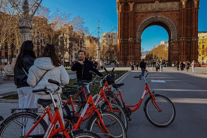 Private Bike Tour in Barcelona: Top Sights and Local Insights