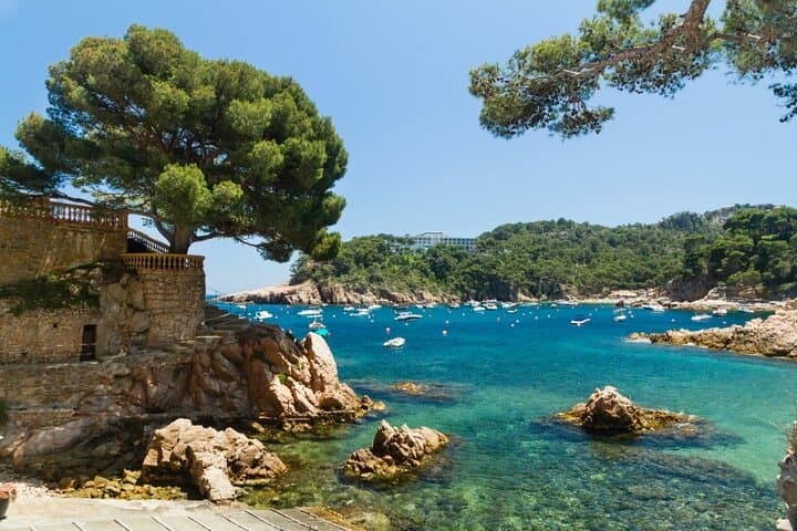 Costa Brava Luxury Tour and Lunch from Barcelona
